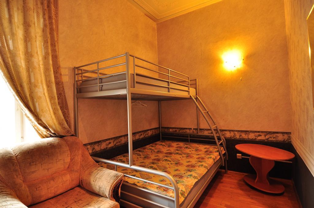 سانت بطرسبرغ Tolstoy Hostel الغرفة الصورة